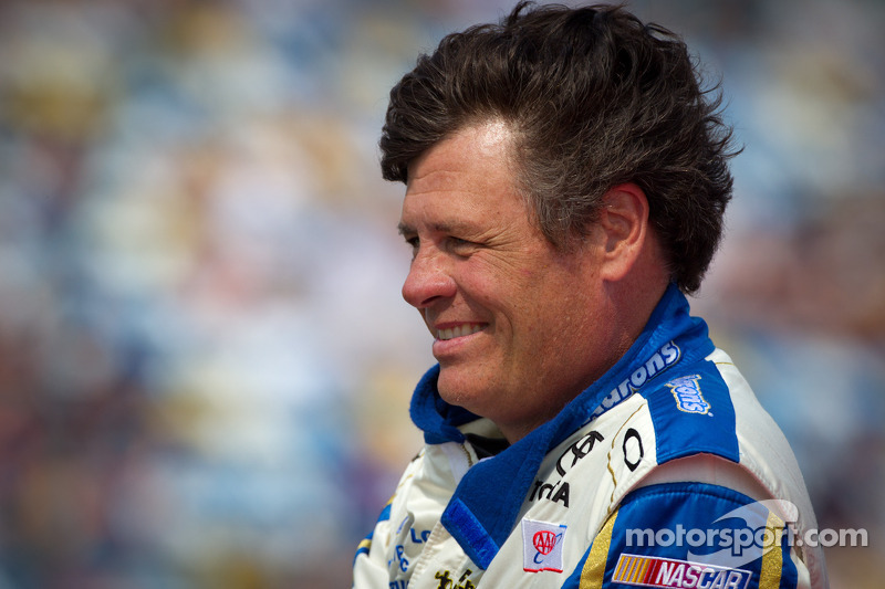 Michael Waltrip to drive for Swan Racing in the Daytona 500