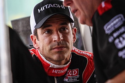 Castroneves suffers minor injuries in stock car crash in Brazil
