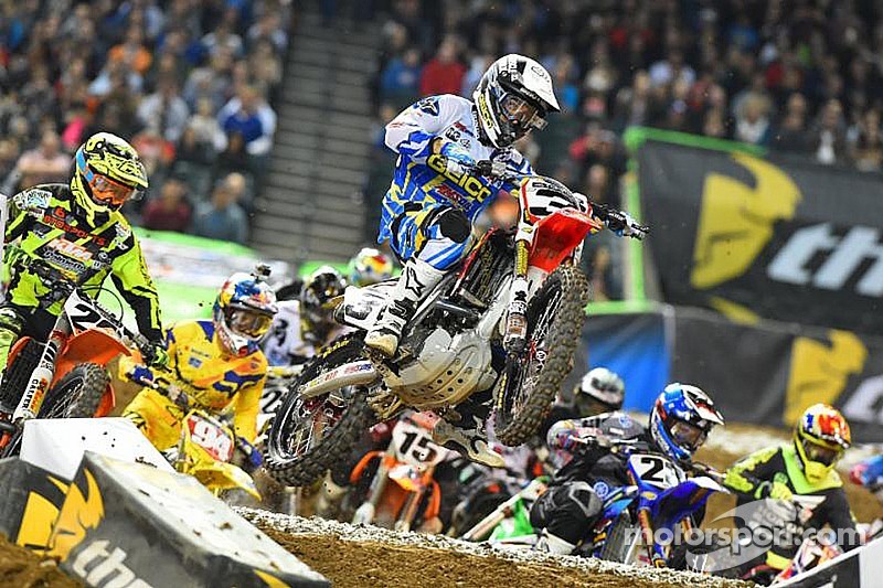 Tomac secures first 450SX class victory in Phoenix