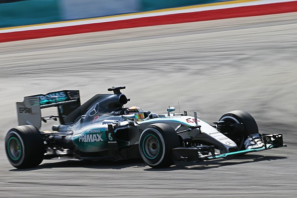 Mercedes domina en la primera pr&aacute;ctica de China