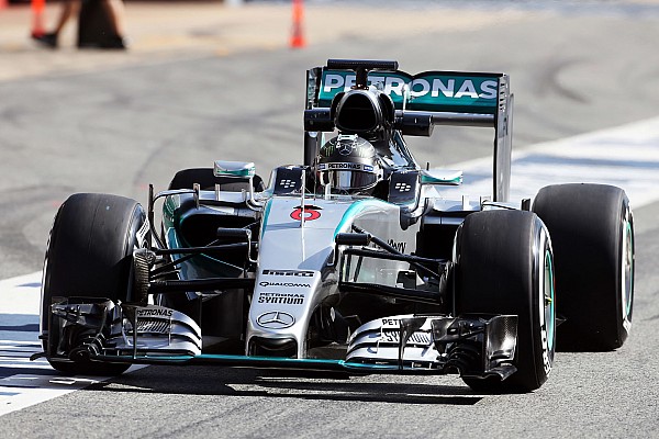 Rosberg domina las pruebas en Barcelona