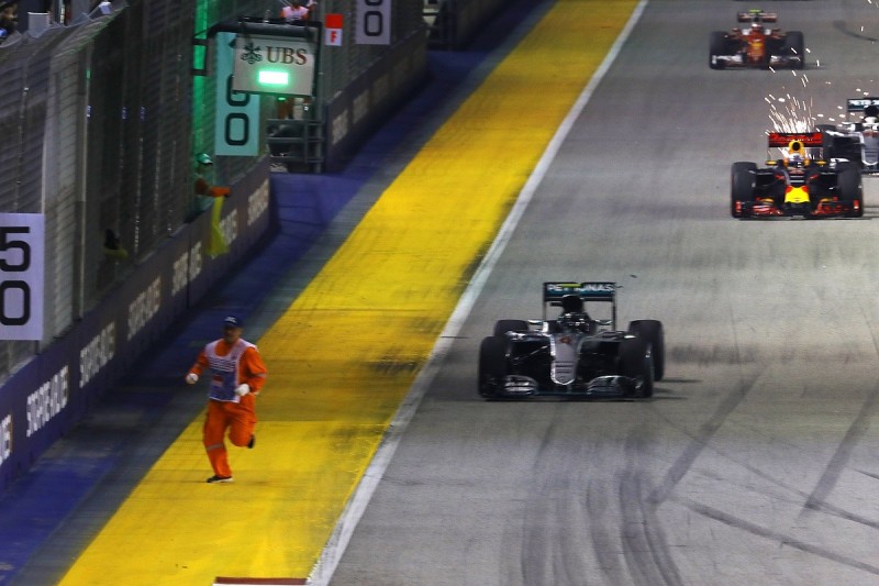 FIA: Procedures not followed when marshal was on Singapore GP track