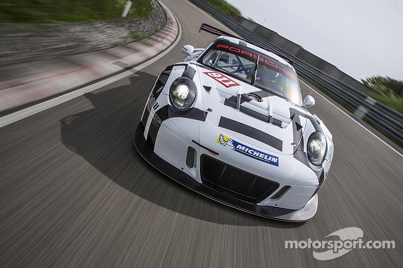 Porsche подготовила новый 911 GT3 R к старту в Дайтоне