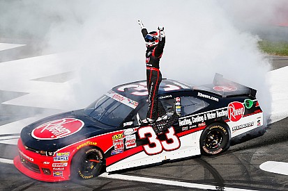 Em prova morna, Austin Dillon domina a etapa de Charlotte da NASCAR Xfinity Series