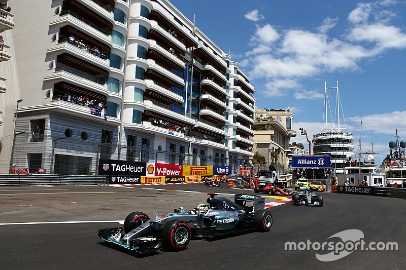 Lewis Hamilton, Mercedes AMG F1 lidera el inicio de la carrera