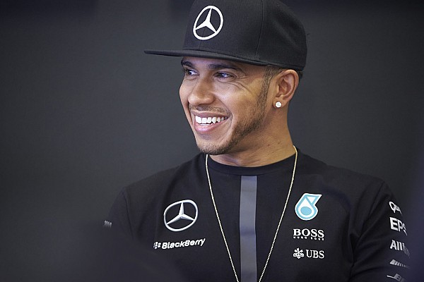 Hamilton quer "corrida de verdade" com Rosberg