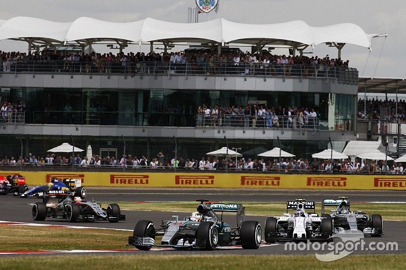 Lewis Hamilton, Mercedes AMG F1 W06 al comienzo de la carrera