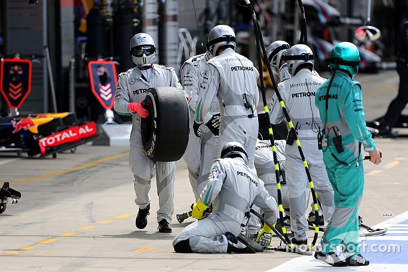 F1 teams warned over &lsquo;fake&rsquo; pitstops after Mercedes trick