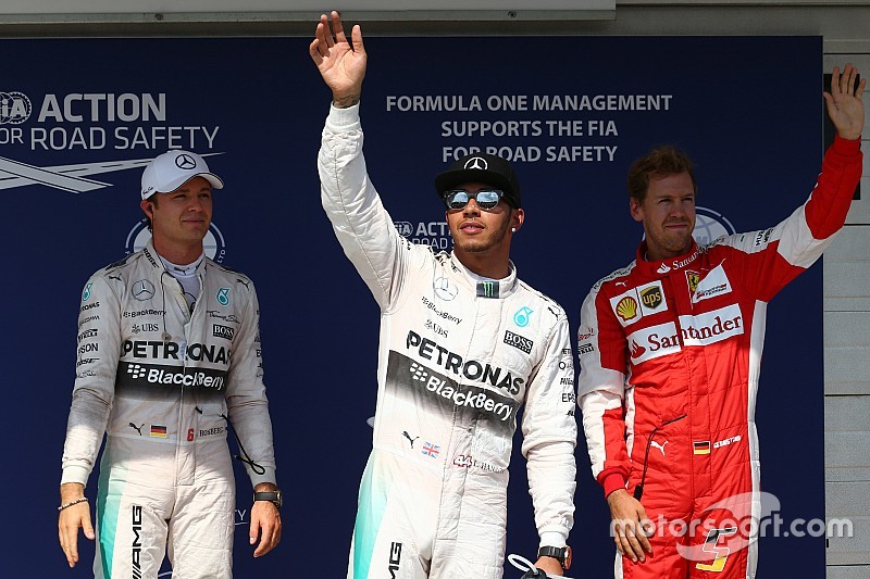 Nico Rosberg e Lewis Hamilton, Mercedes AMG F1, e Sebastian Vettel, Ferrari SF15-T