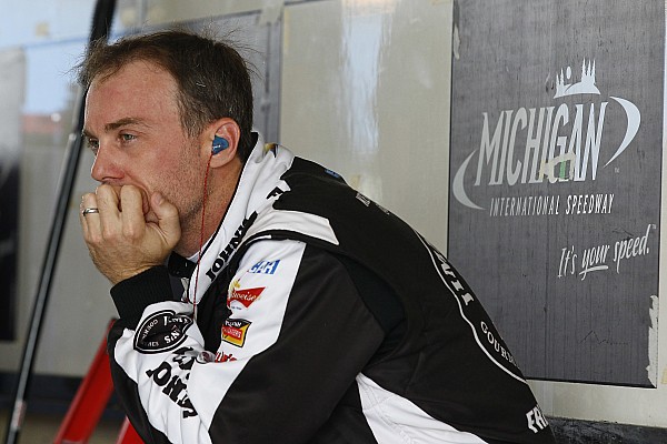 Harvick muestra un ritmo sólido en Michigan