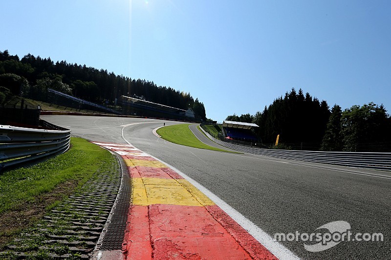 Eau rouge esquina