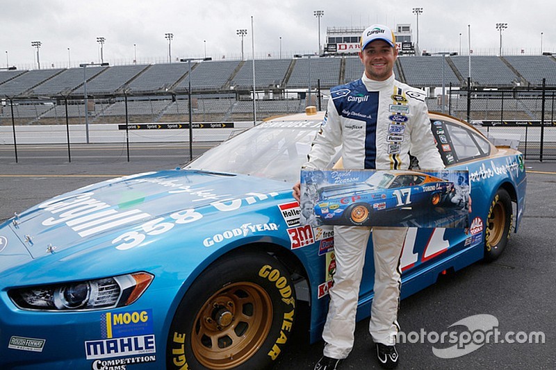 Ricky Stenhouse Jr. and his throwback David Pearson scheme