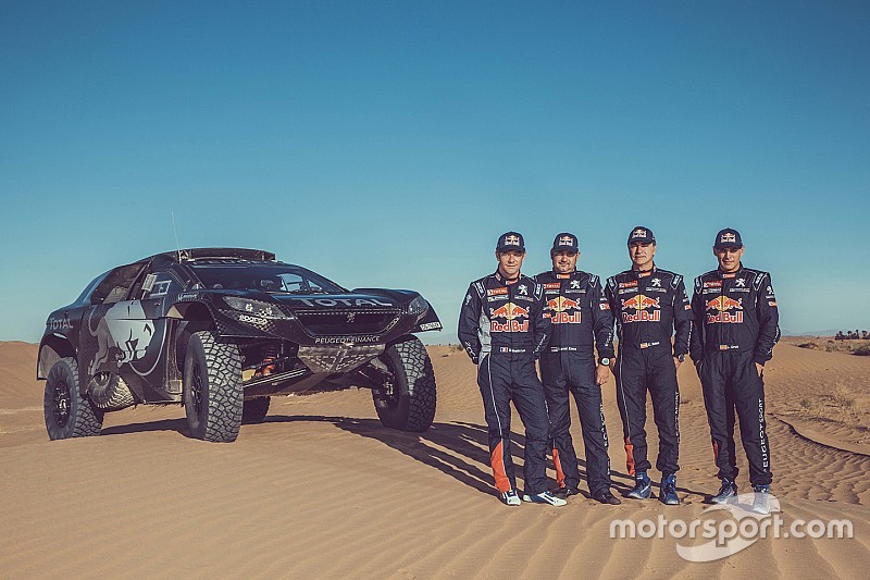 S&eacute;bastien Loeb, Daniel Elena, Carlos Sainz y Lucas Cruz con el Peugeot 2008 DKR16