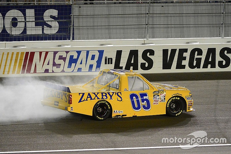 John Wes Townley ganó por primera vez en NASCAR