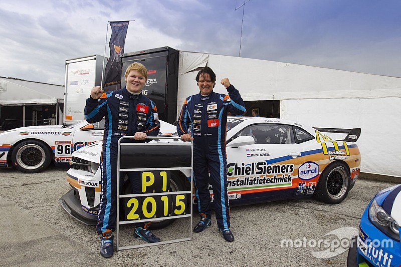 V8 Racing kampioen GT4 European Series 2015: Jelle Beelen, Marcel Nooren