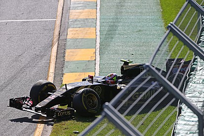 Pastor Maldonado maakt ook naast de baan grote fouten