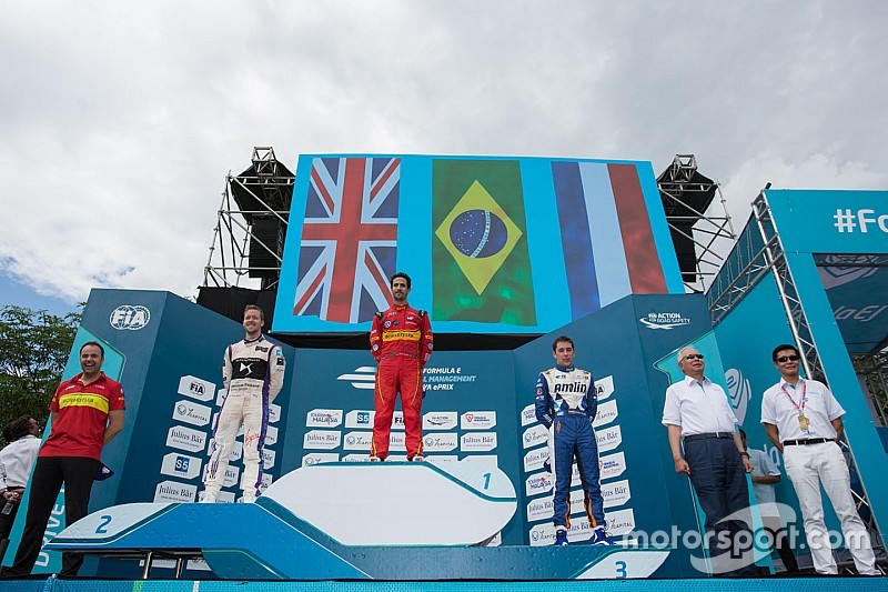 Podium: race winner Lucas di Grassi, ABT Schaeffler Audi Sport, second place Sam Bird, DS Virgin Racing Formula E Team, third place Robin Frijns, Amlin Andretti