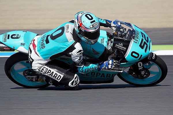 Kent es campeón de Moto3 a pesar del triunfo de Oliveira
