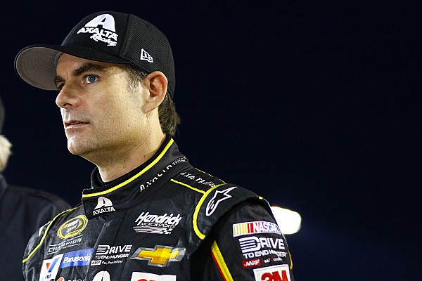 Jeff Gordon termina su carrera con una celebración, pero no el campeonato 
