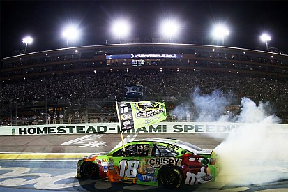 Kyle Busch kroont zicht tot NASCAR Sprint Cup-kampioen 2015