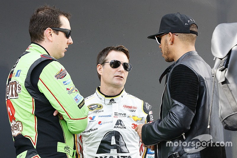 Kyle Busch, Joe Gibbs Racing Toyota, Jeff Gordon, Hendrick Motorsports Chevrolet and Lewis Hamilton, Mercedes AMG F1 Team