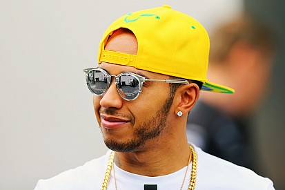Kritiek op Lewis Hamilton neemt toe