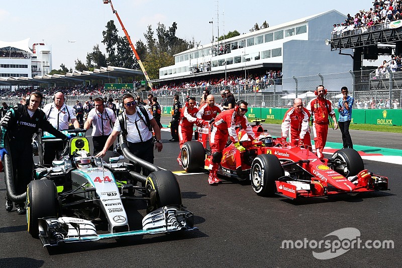 Lewis Hamilton, Mercedes AMG F1 W06 and Kimi Raikkonen, Ferrari SF15-T on the grid