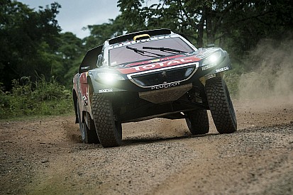 Étape 4 - Triplé Peugeot et première victoire de Peterhansel!