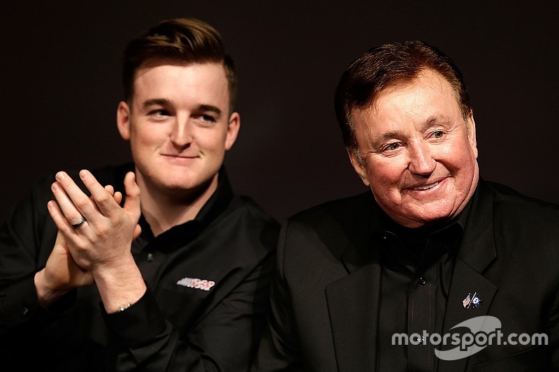 Superbowl 50: NASCAR steht hinter den Panthers