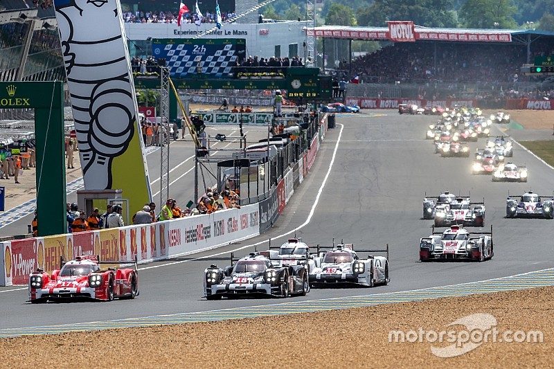 Inicio de la carrera de las 24 horas de Le Mans 2015