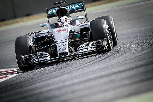Mercedes planeja introduzir peças "diferentes" nos testes