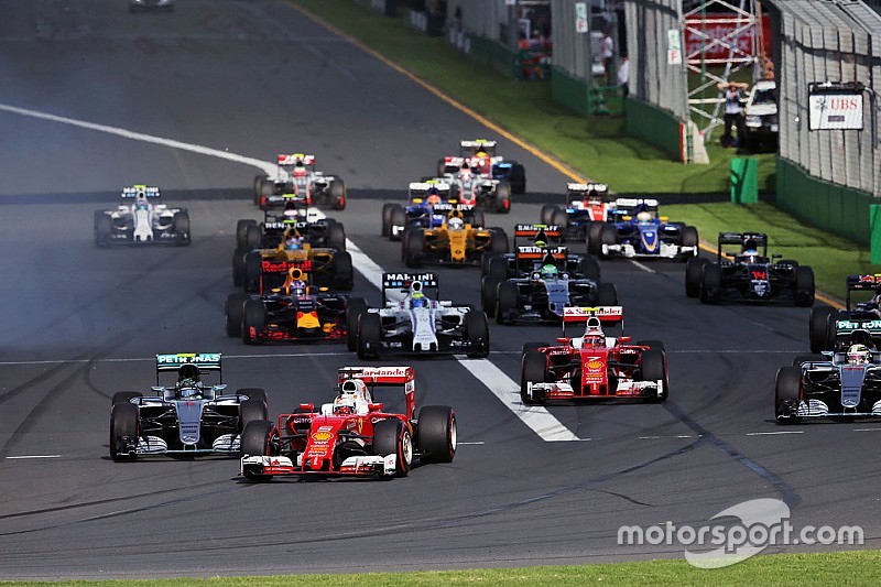Sebastian Vettel, Ferrari SF16-H leads at the start of the race