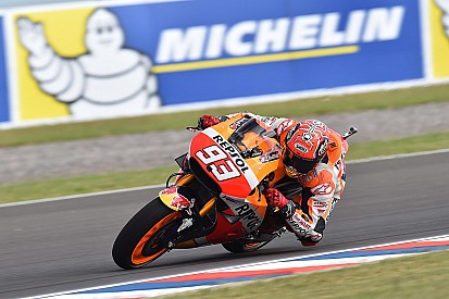 Marc Márquez mit der Pole, Reifendesaster, Sturzreigen