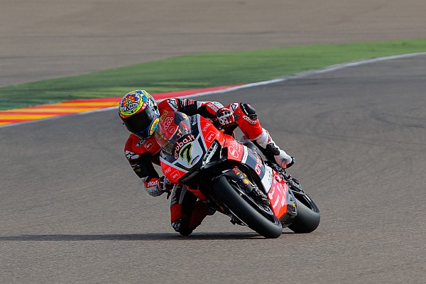 Davies capea el temporal para sellar la doble victoria en Arag&oacute;n