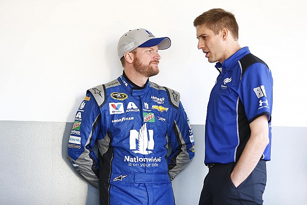 Earnhardt dice que se necesita mejorar la comunicación al interior