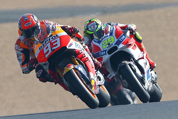 Marquez: "Lorenzo est&aacute; dois passos &agrave; frente de todos"