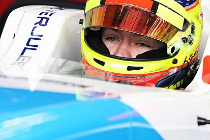 Vaxiviere gediskwalificeerd, Arden-rijder Panis op pole position