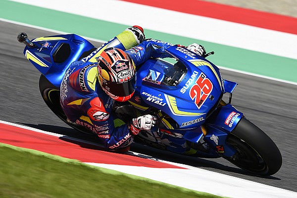 Viñales marca la referencia por delante de Lorenzo y Rossi