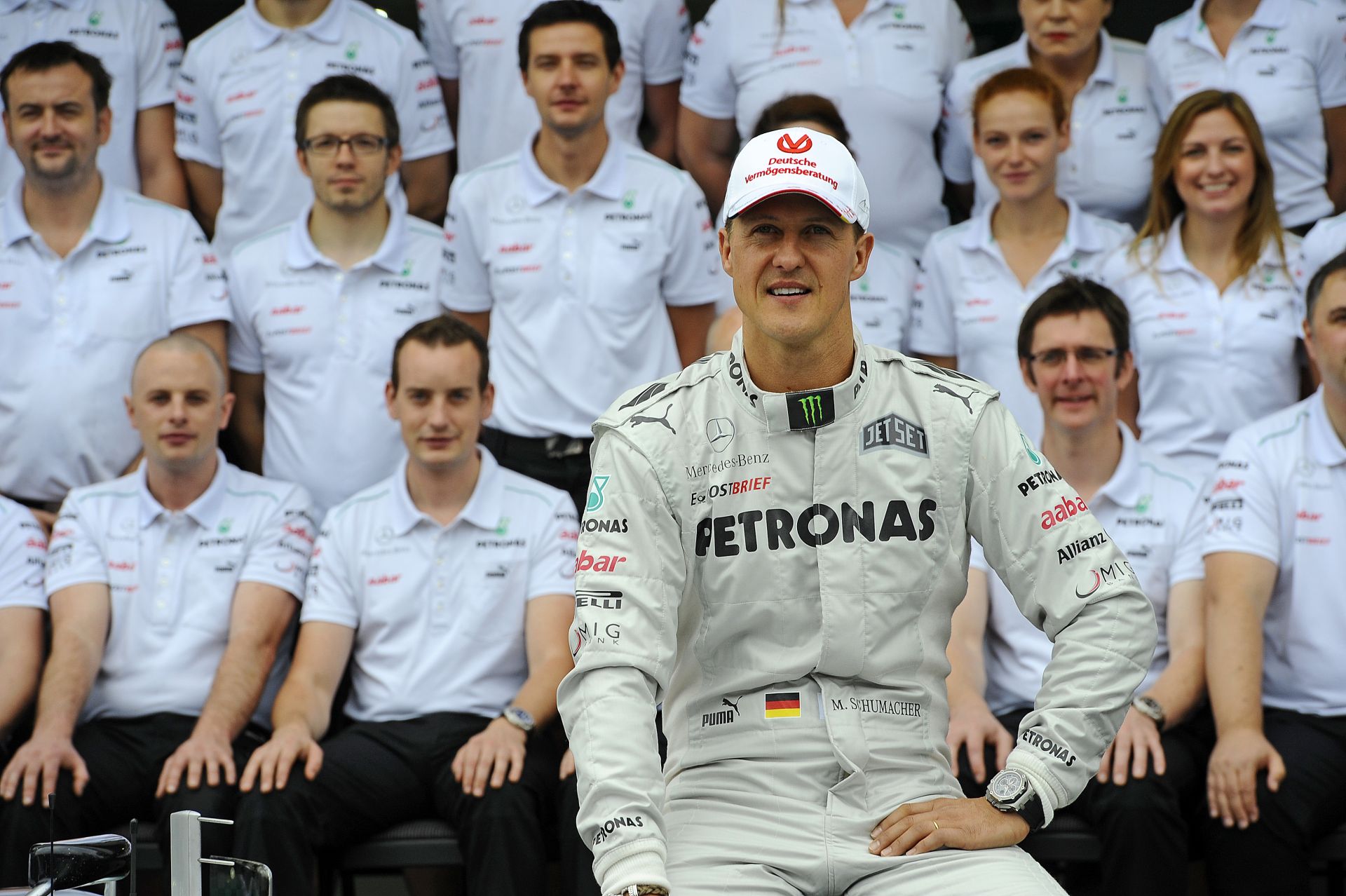 Schumacher végleges búcsúja a Forma-1-től: zászlóval ment körbe Interlagosban