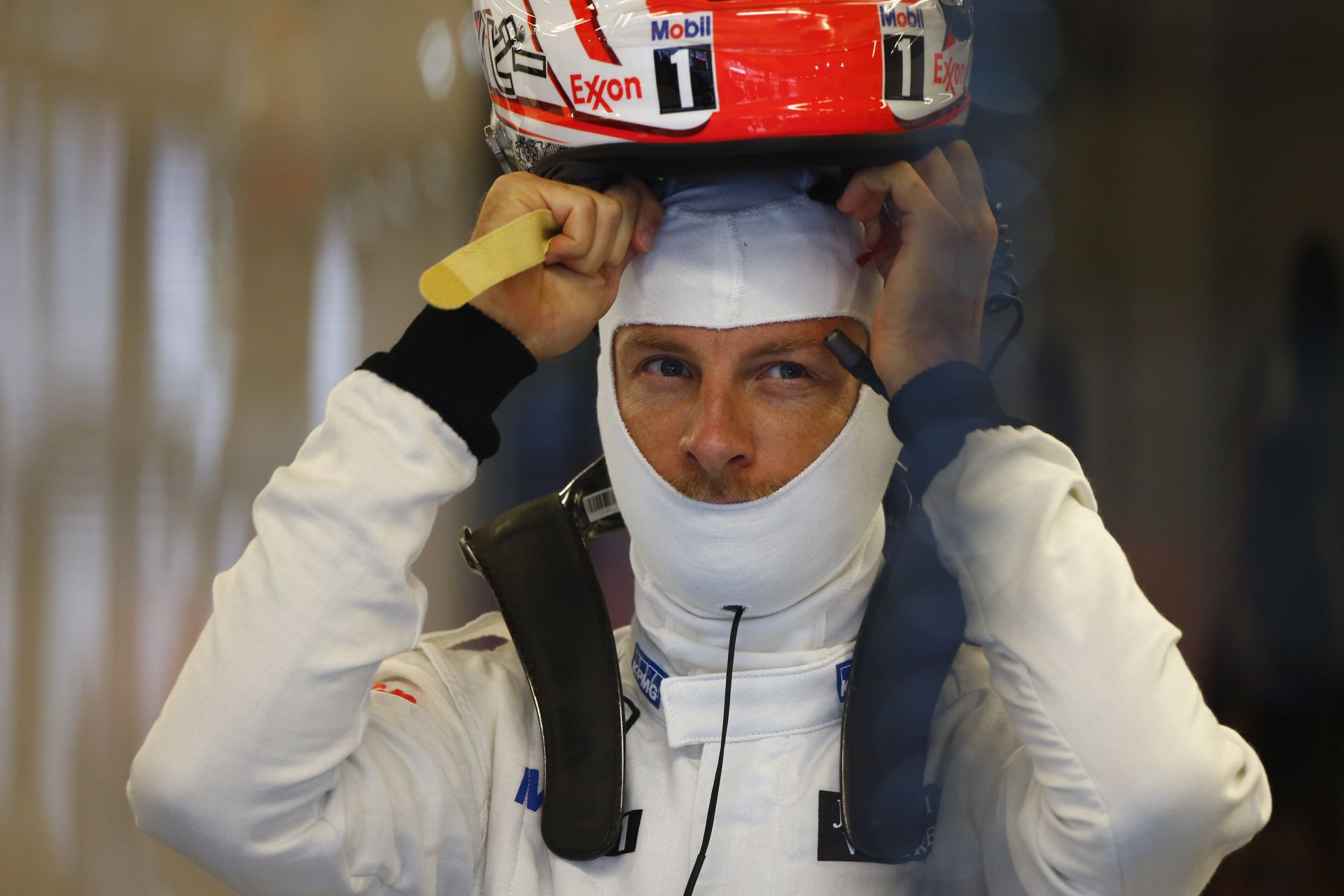 Button szerint kockázatos volt kint, nem tudta, hol vár rá aquaplaning