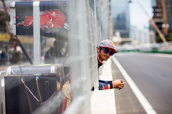 Sainz pide "por favor" a Rosberg y Hamilton que no cambien