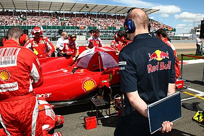 Ferrari debe ir por Adrian Newey