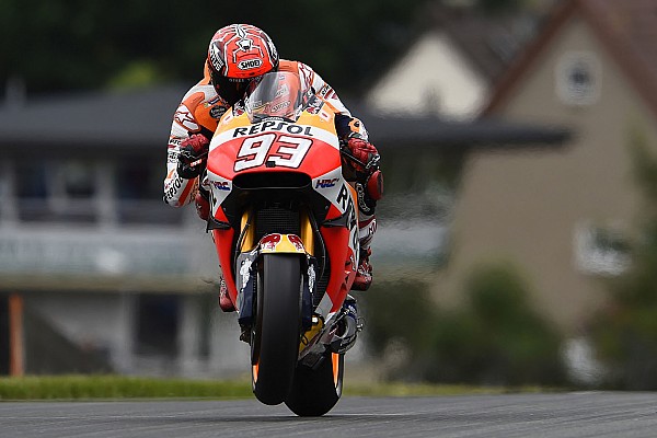 Marquez faz bonito e garante pole em Sachsenring; Rossi é 3°