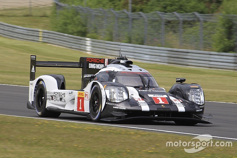 Porsche volvió a liderar en los segundos libres