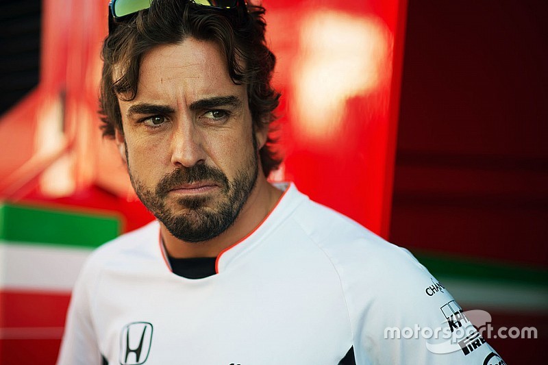 Gelangweilter Fernando Alonso hofft auf neue Regeln und schnelle Autos 2017