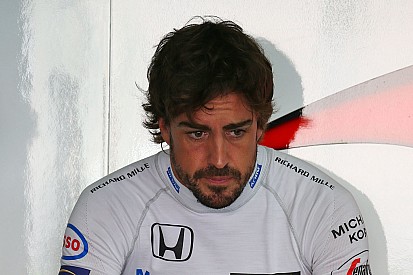 Fernando Alonso verliert die Geduld mit der FIA bei Regeländerungen: „Ich gebe auf“