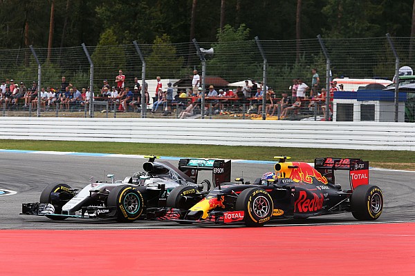 Verstappen: "Rosberg no gir&oacute;, Lewis lo sabe bien"