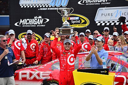Kyle Larson suma su primera victoria en  Copa Sprint 