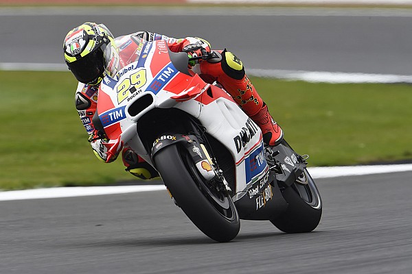 Iannone ponteia sexta-feira em Silverstone; Rossi é 6º