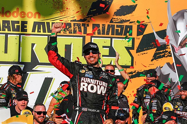 En la pr&oacute;rroga, Truex Jr. vence en la apertura del Chase
